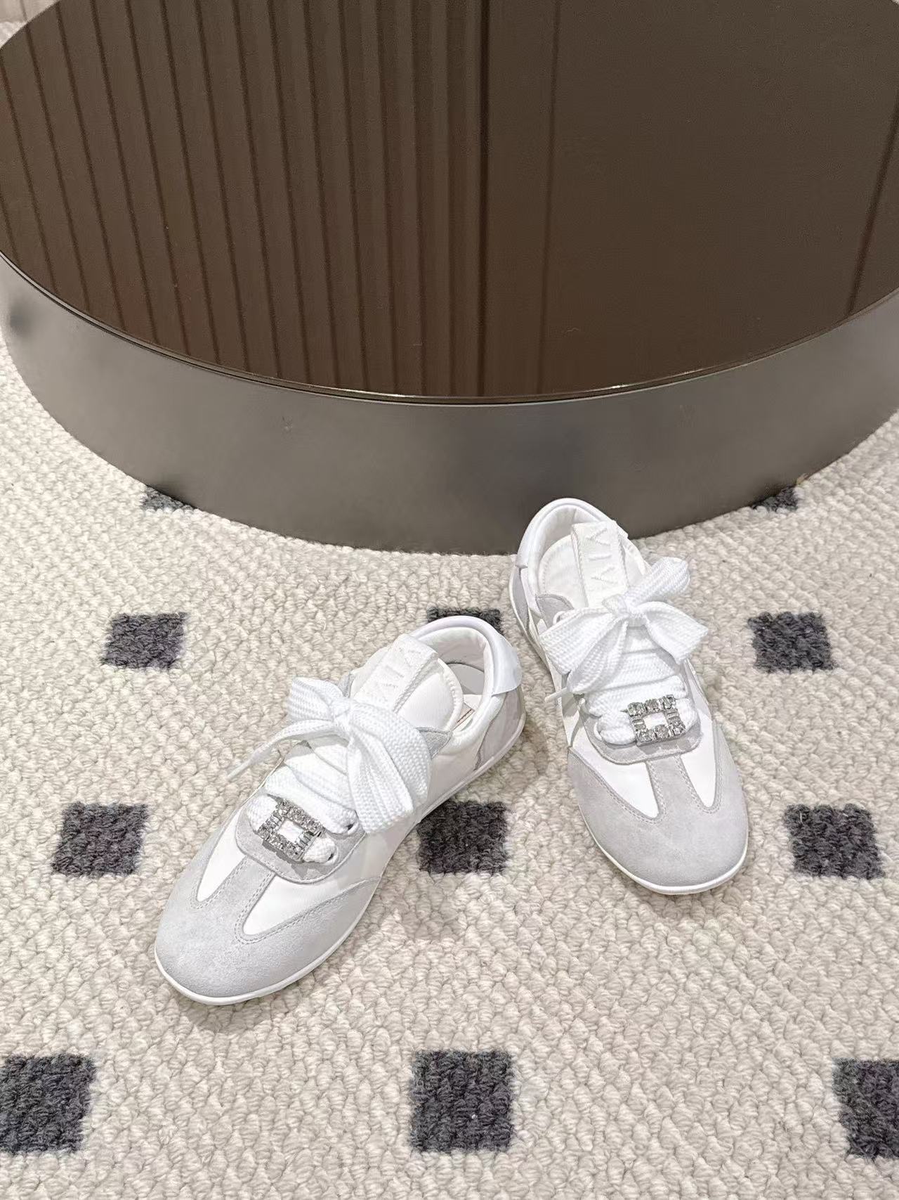 Yar4040 Roger Vivier 58$ gallery