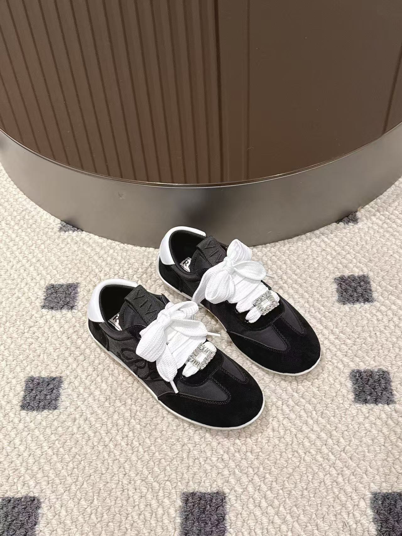 Yar4040 Roger Vivier 58$ gallery