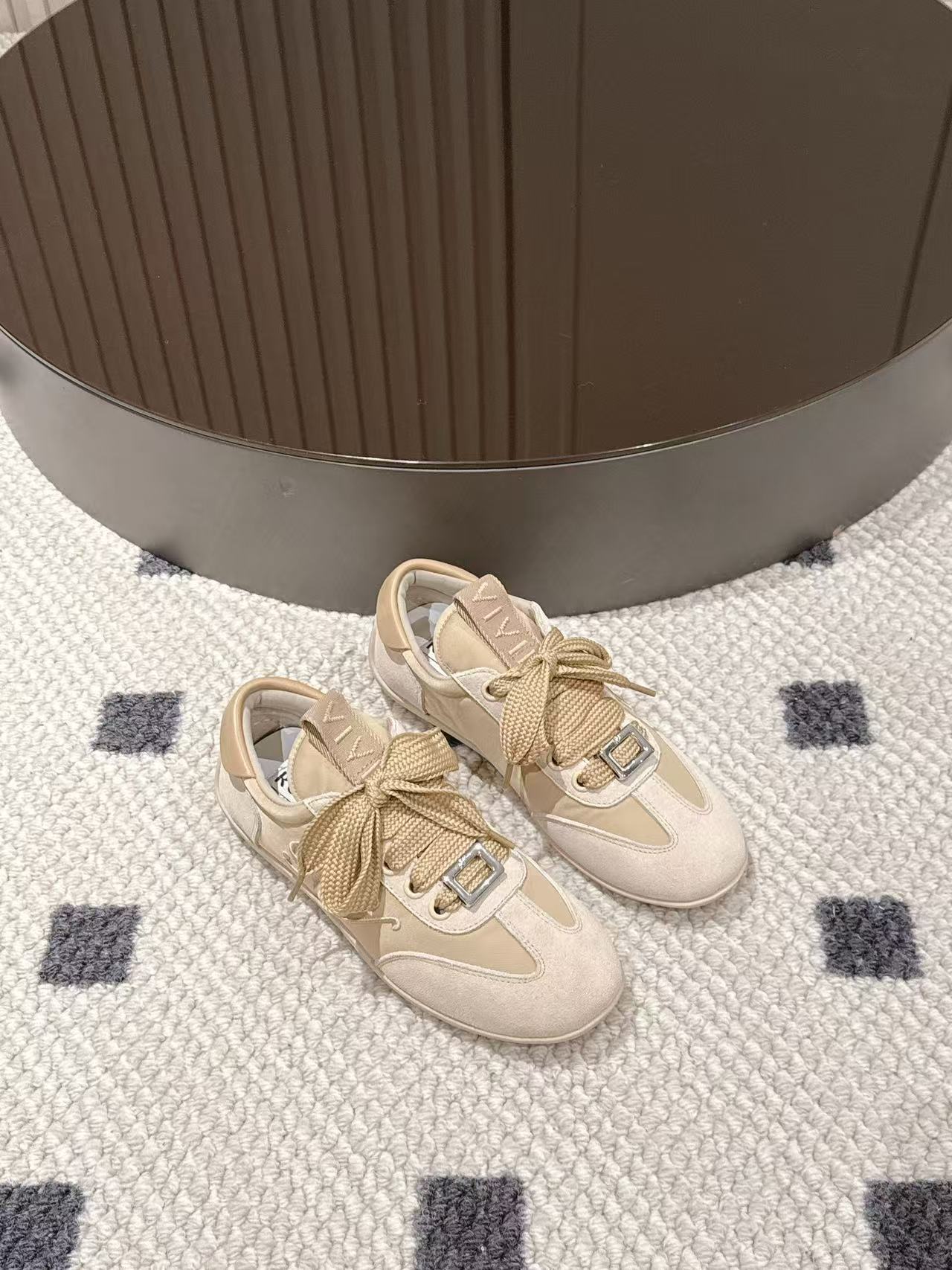 Yar4040 Roger Vivier 58$ gallery