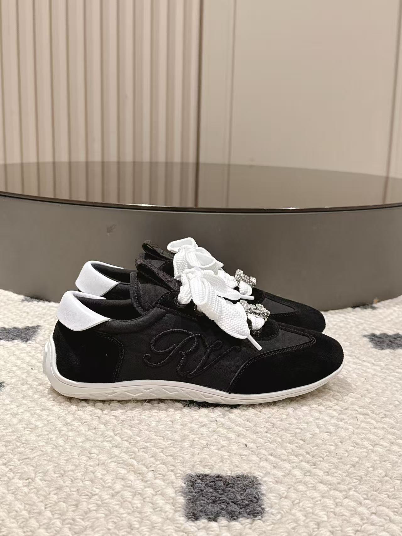 Yar4040 Roger Vivier 58$ gallery