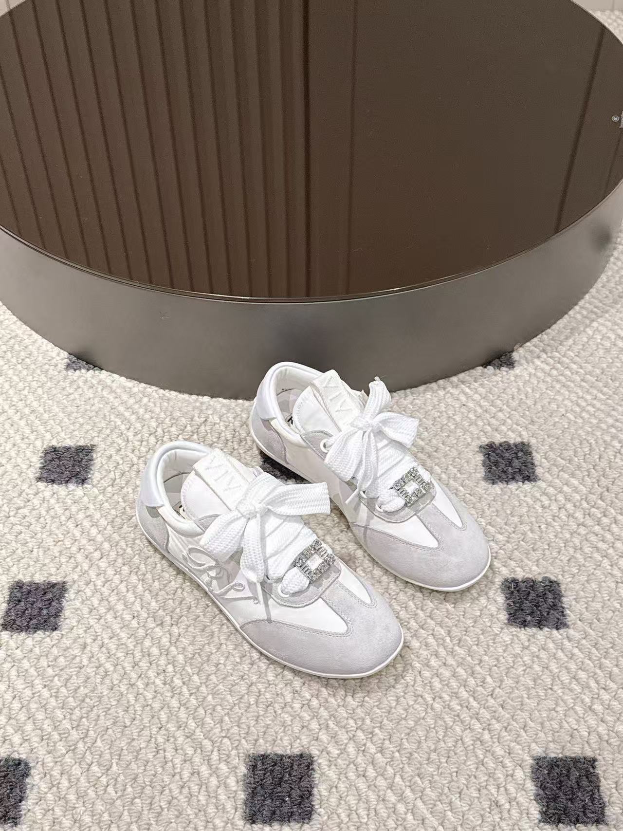 Yar4040 Roger Vivier 58$ gallery