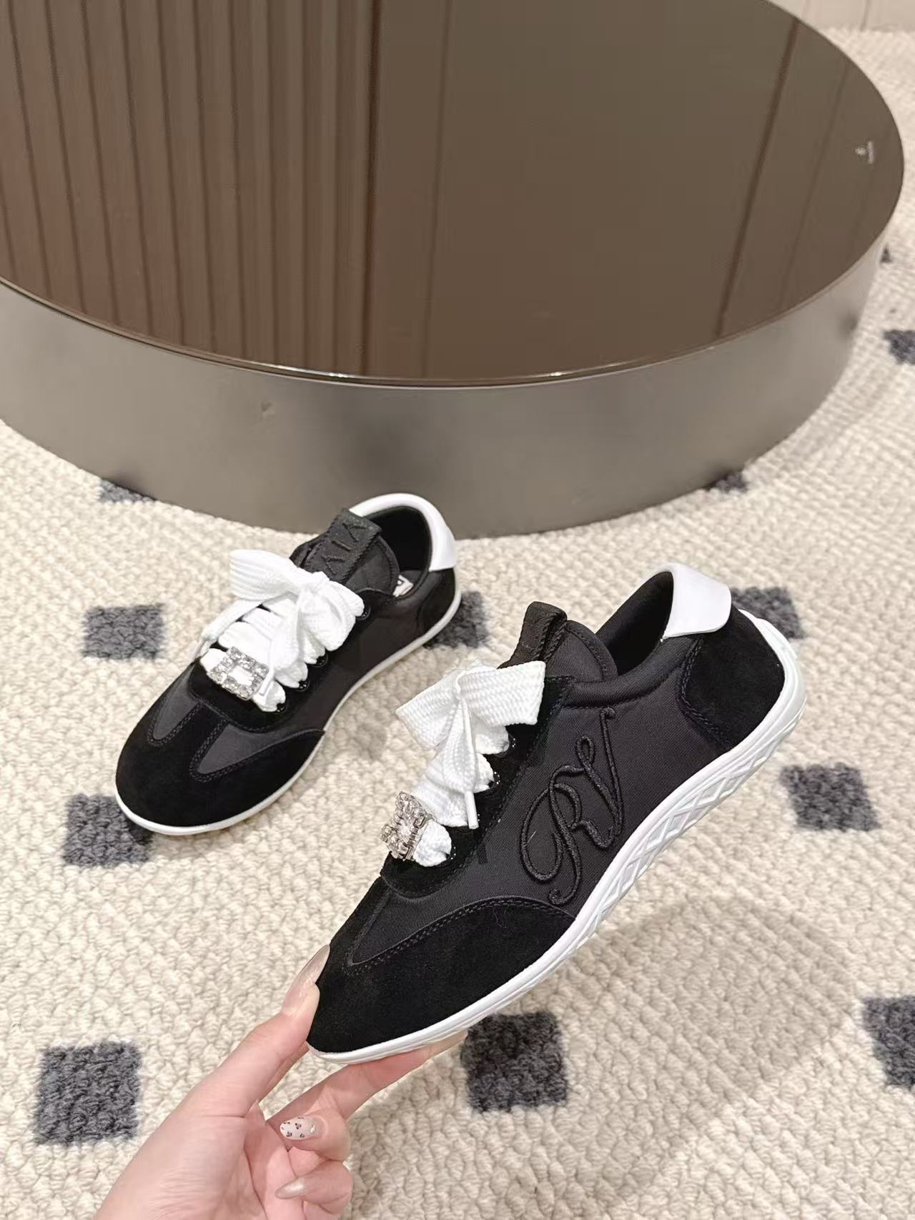 Yar4040 Roger Vivier 58$ gallery