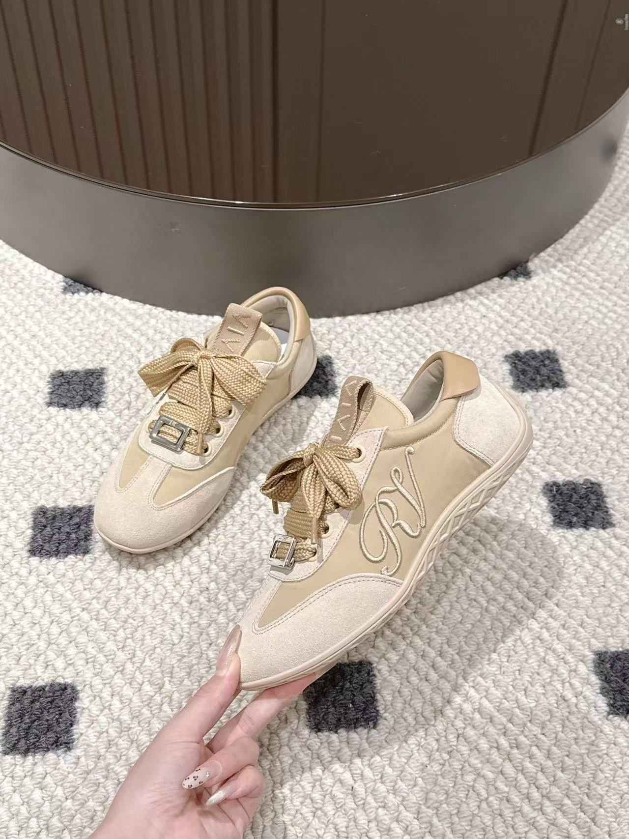 Yar4040 Roger Vivier 58$ gallery