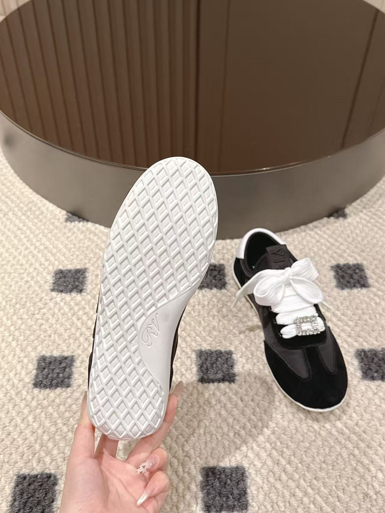 Yar4040 Roger Vivier 58$ gallery