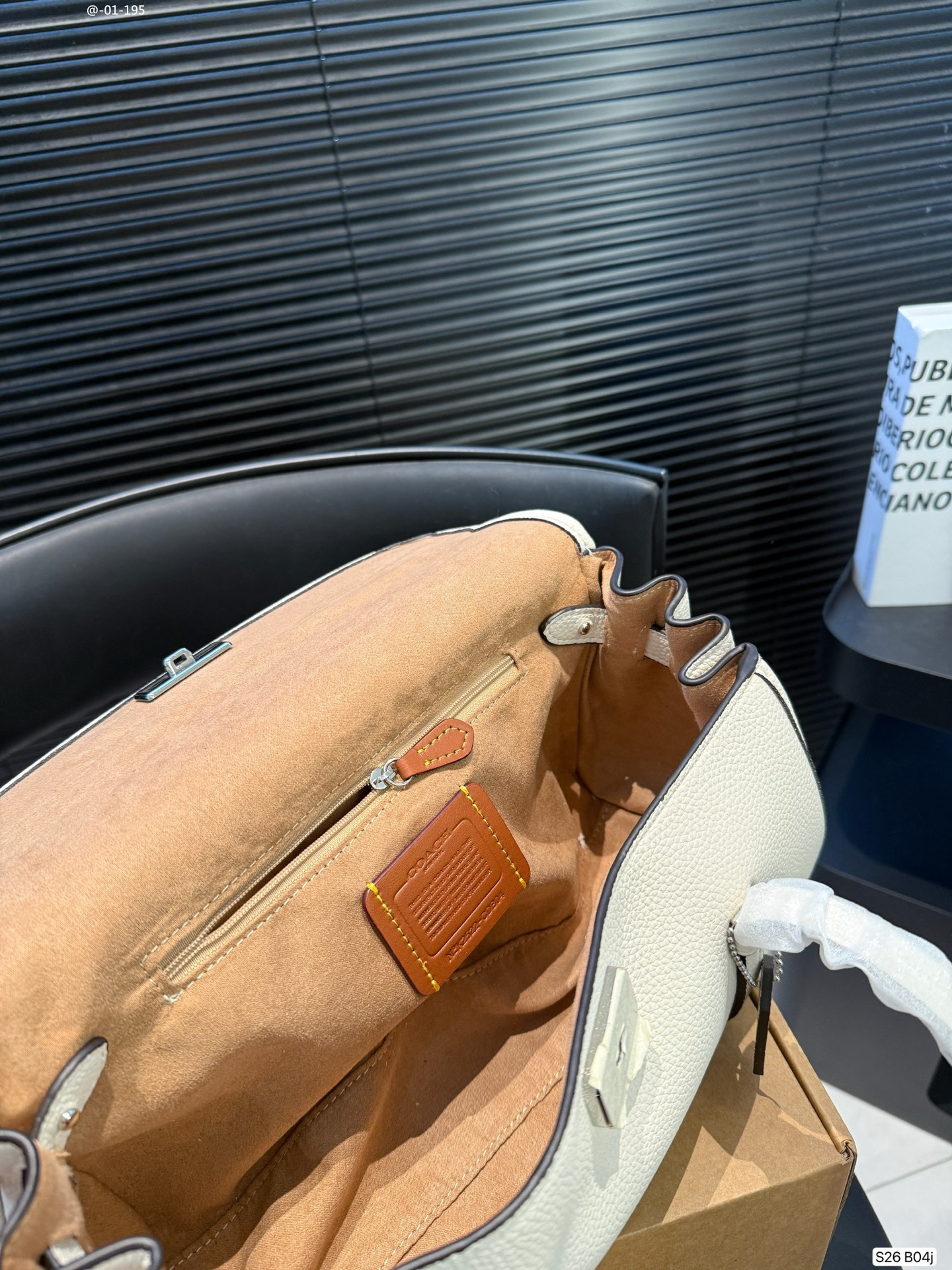 Yar4045 Coach 62$ gallery