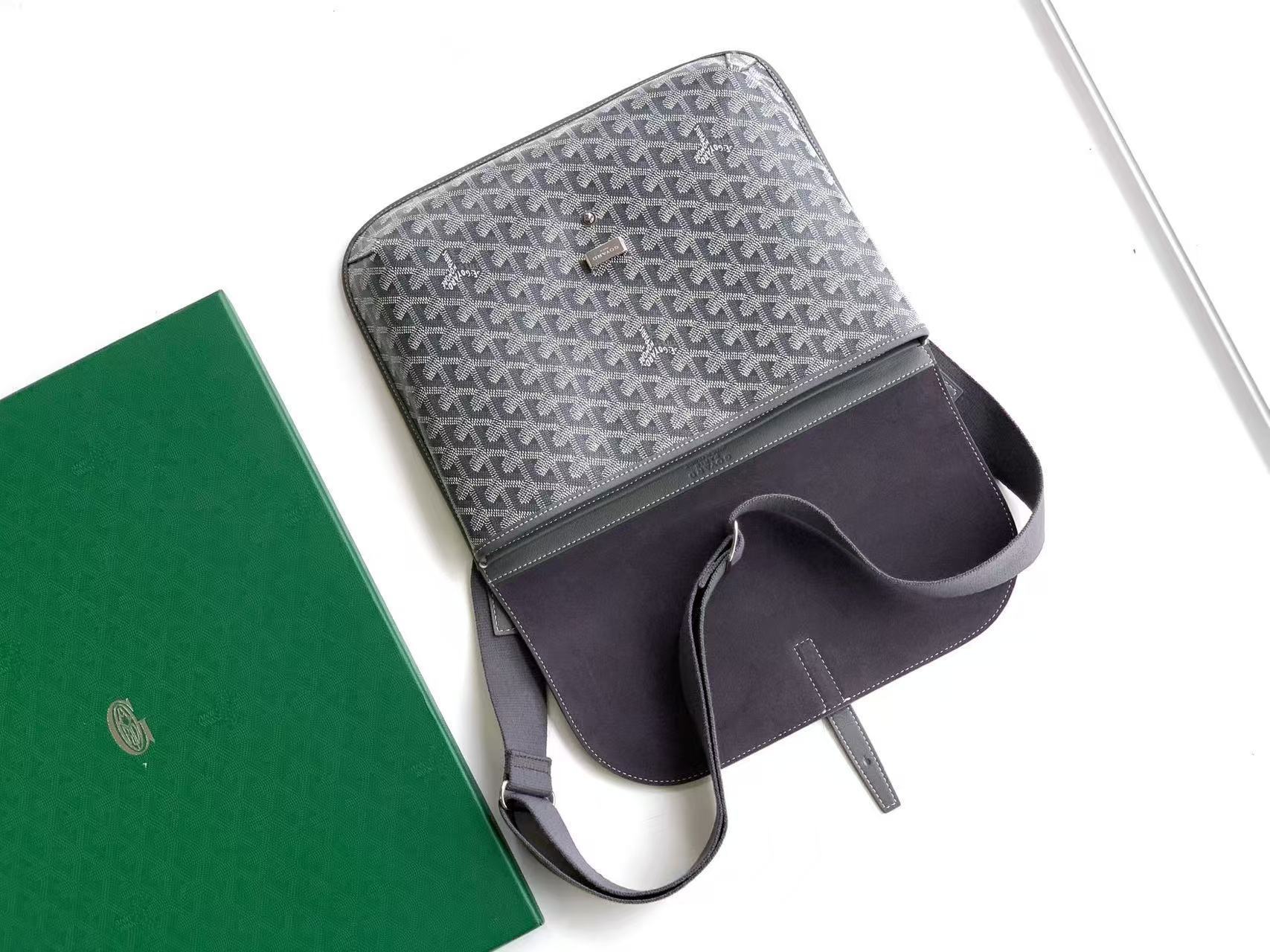 Yar4052 GOYARD 52$ gallery