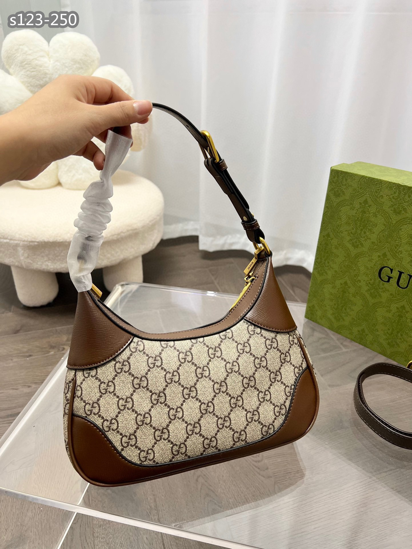 Yar4073 Gucci 62$ gallery