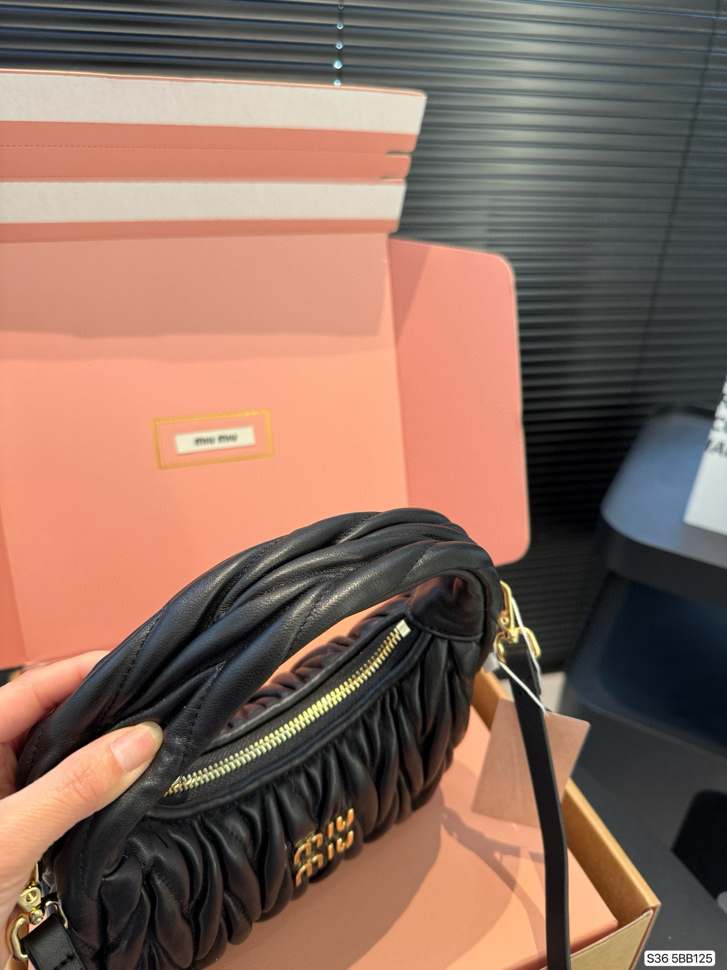 MIUMIU 99$ ID:A0076 gallery