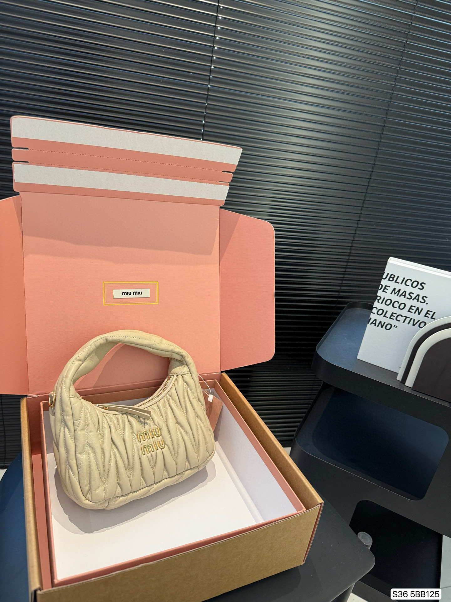 MIUMIU 99$ ID:A0076 gallery