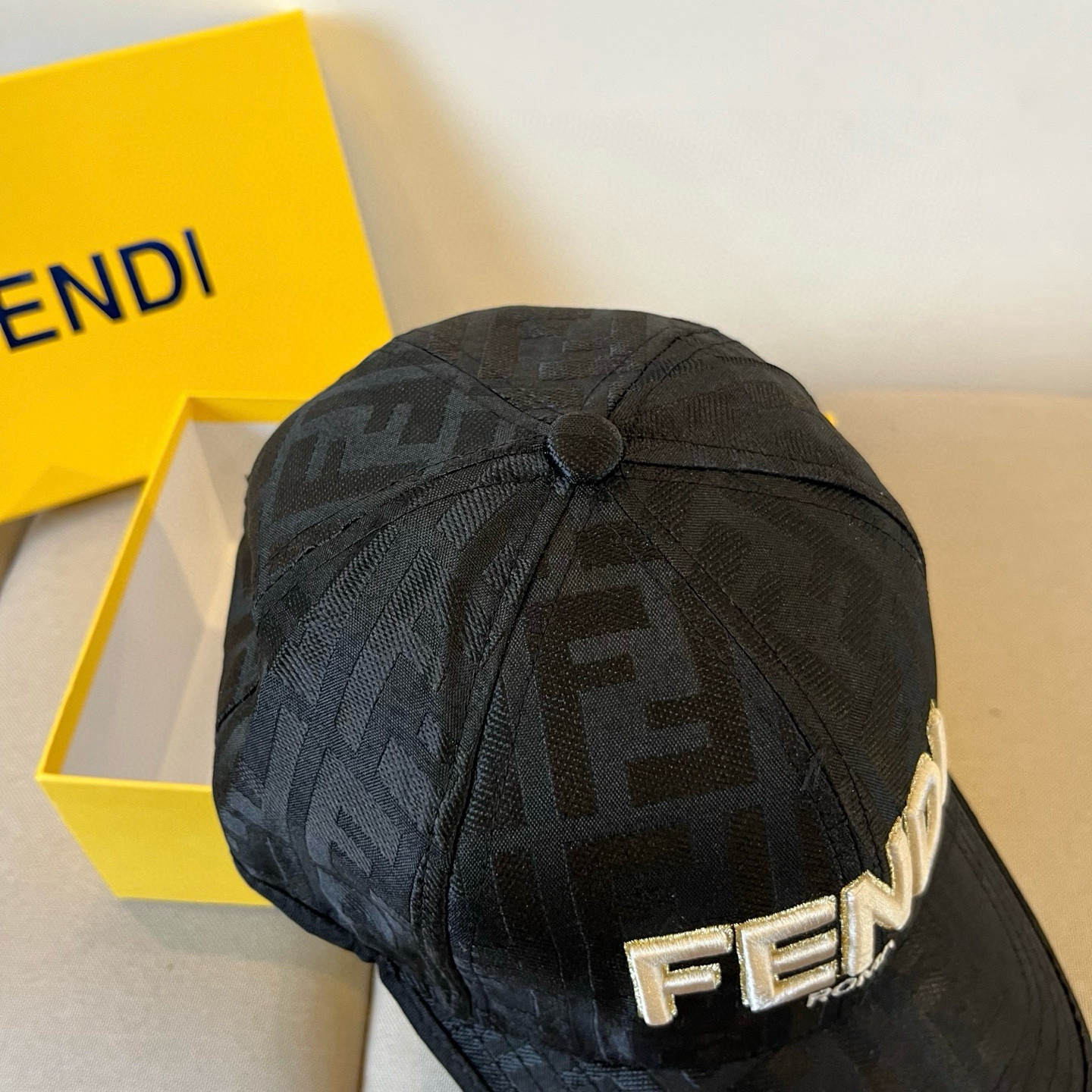 FENDI 56$ ID：00138 gallery