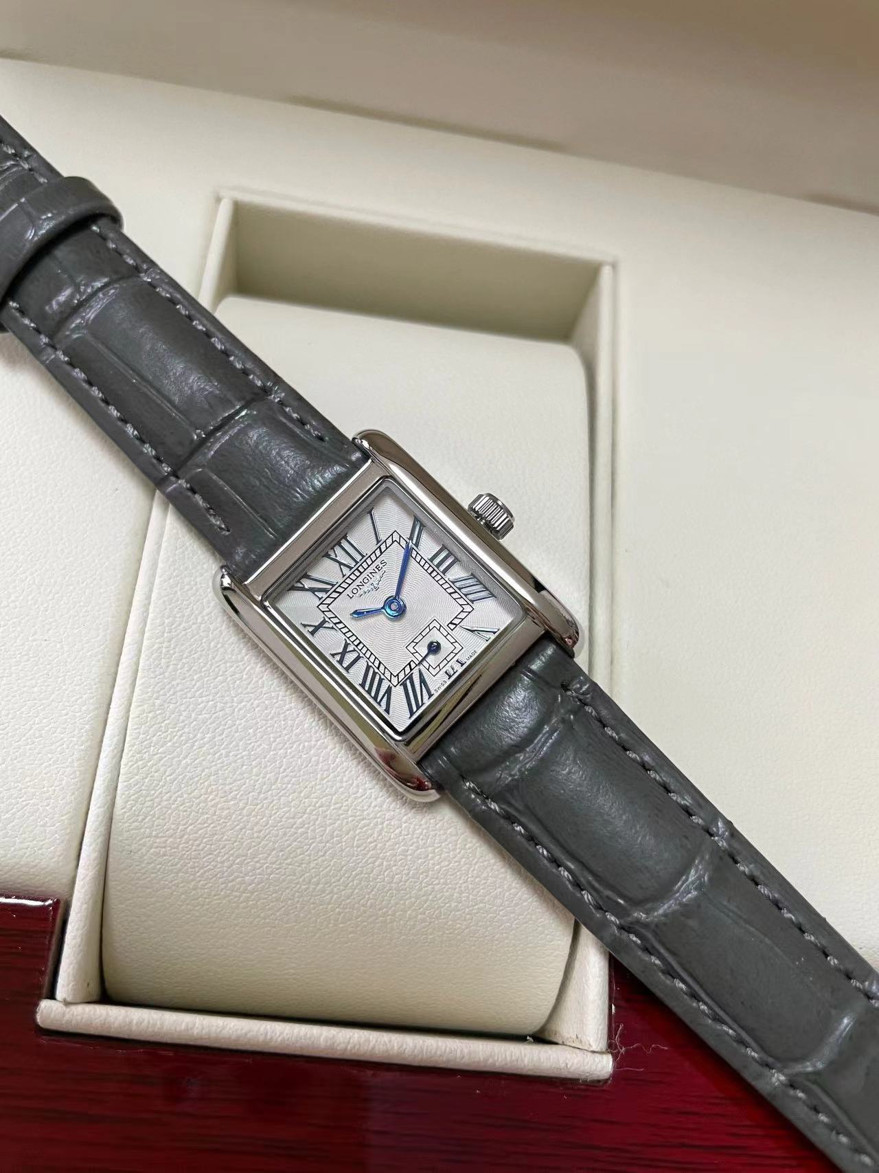 Longines   $125   CODE:91010 gallery