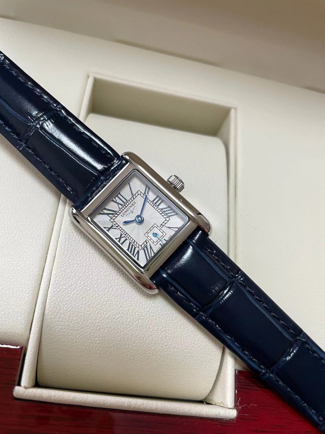 Longines   $125   CODE:91010 gallery