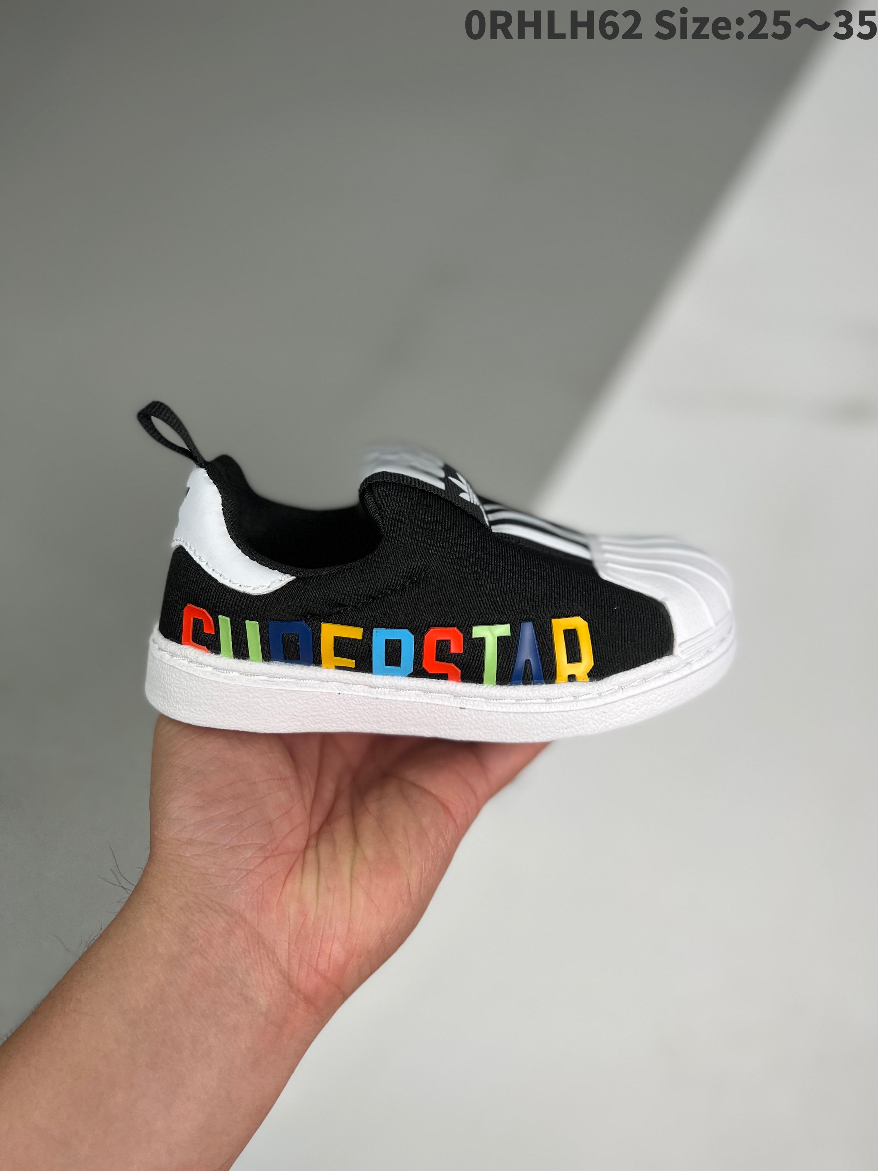 Adidas            44$              ID:4048 gallery