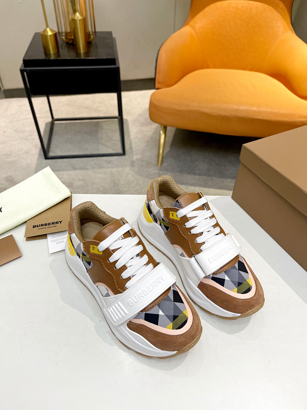 Burberry $140  code:15090 gallery