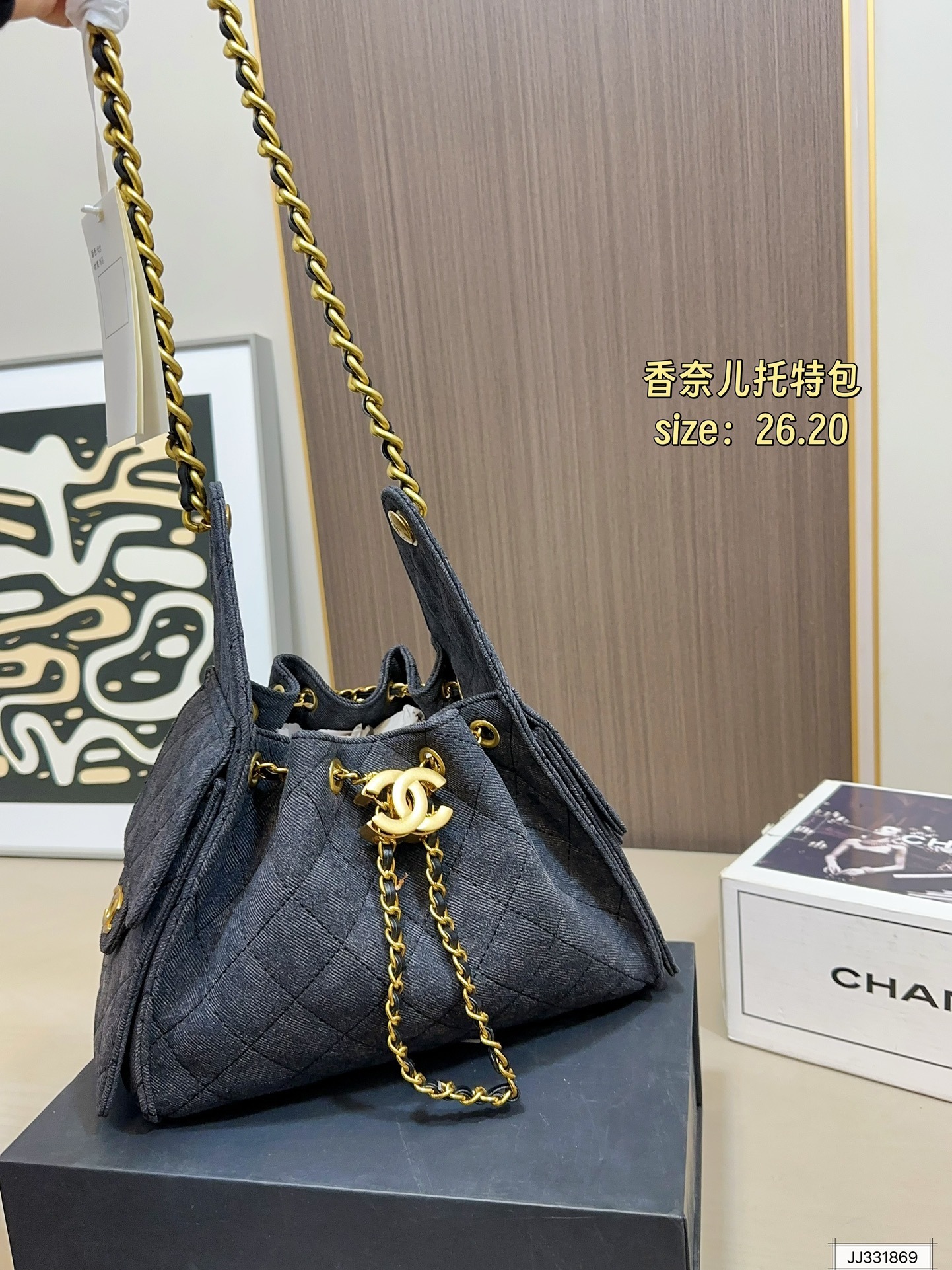 Chanel       $95      ID:8690 gallery