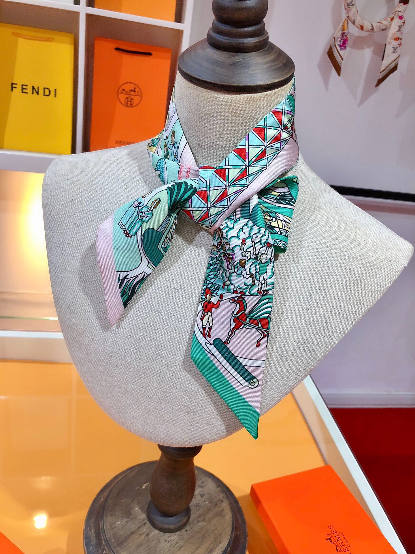 HERMES       $30           id:4174 gallery