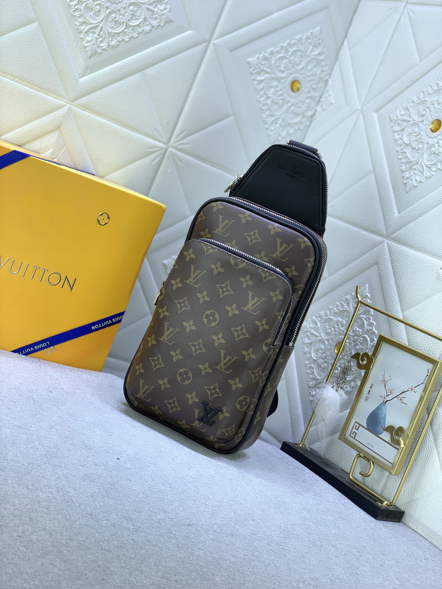 LV         $85           ID:8046 gallery