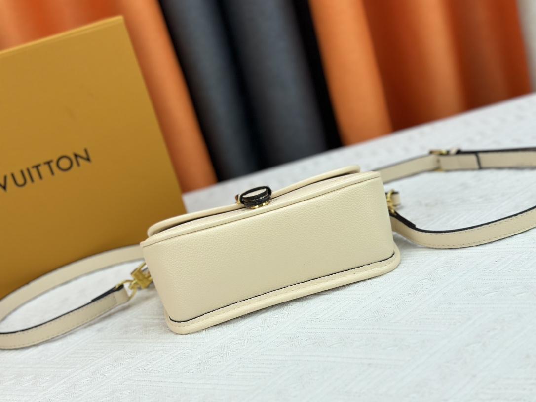LV        $95         ID:8166 gallery