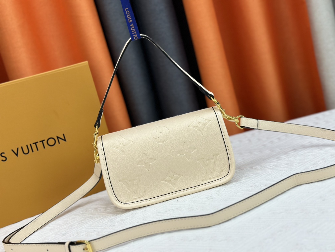LV        $95         ID:8166 gallery