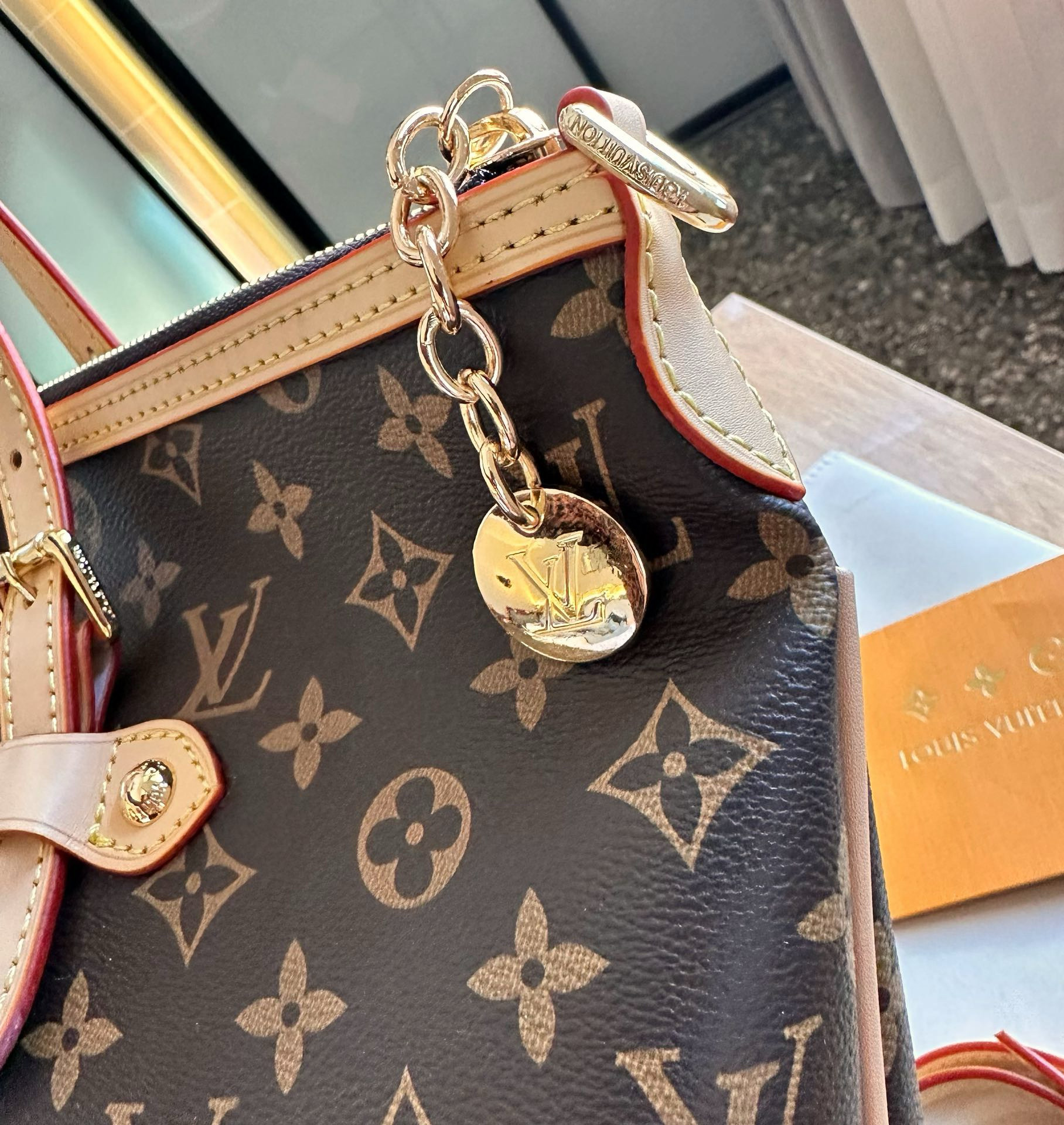 LV  $76  code:15153 gallery