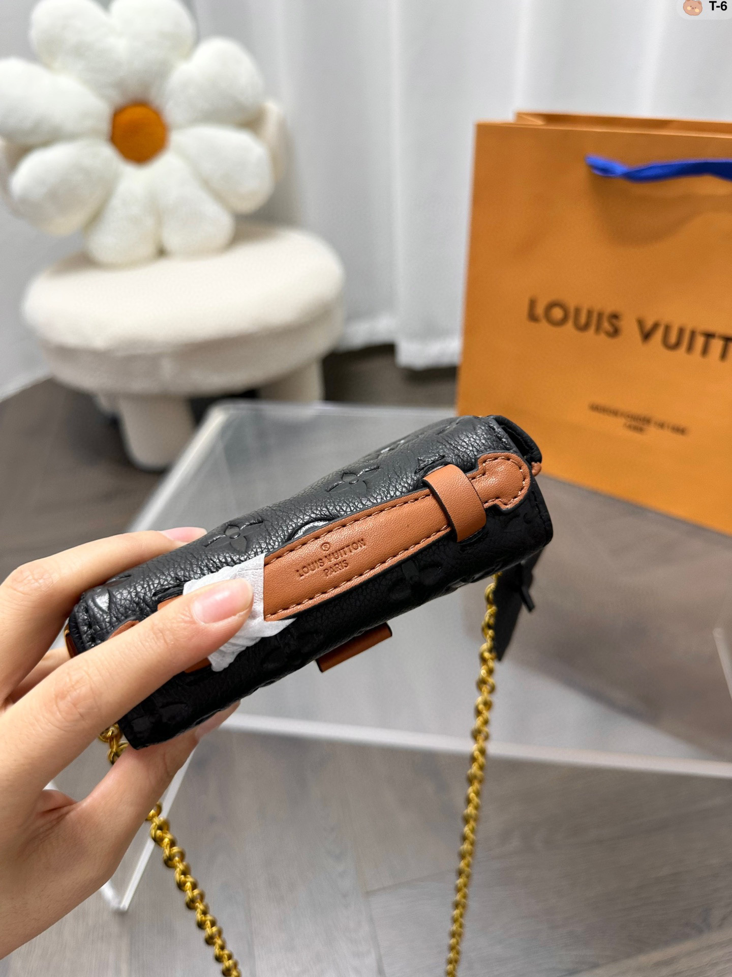 LV $64 code：14190 gallery
