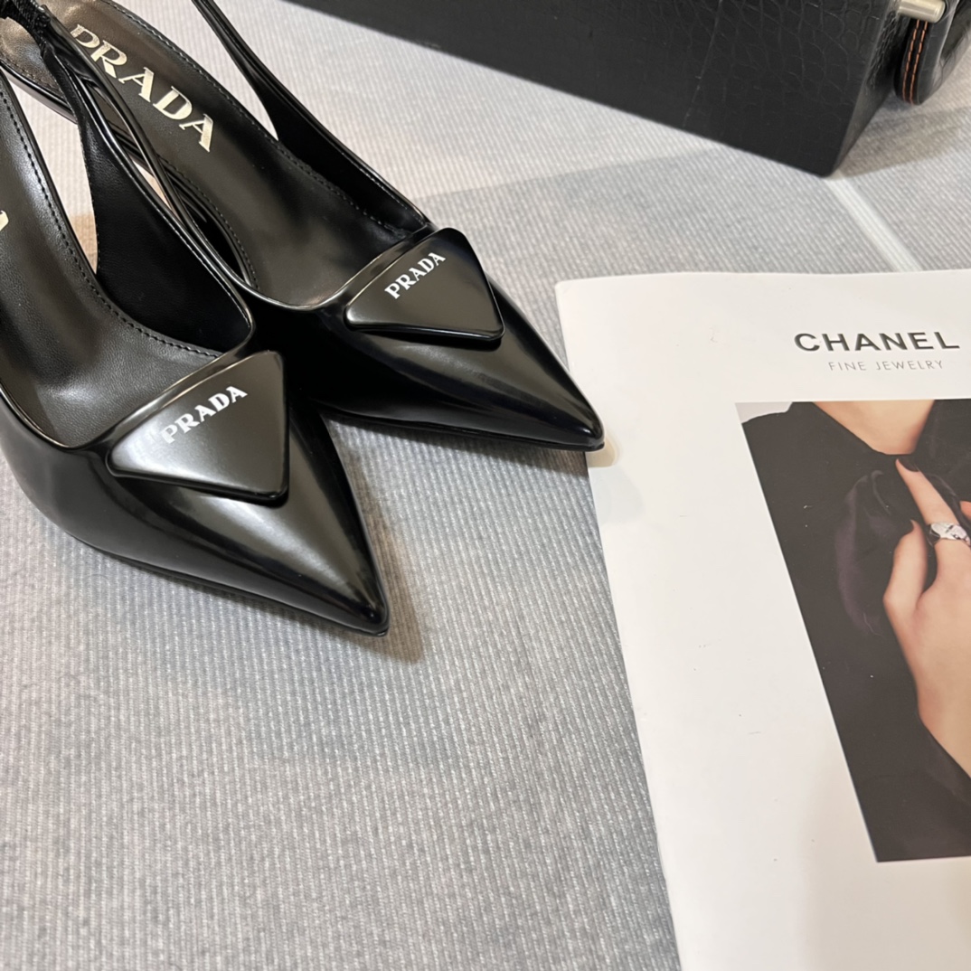 Prada $64    code:15286 gallery