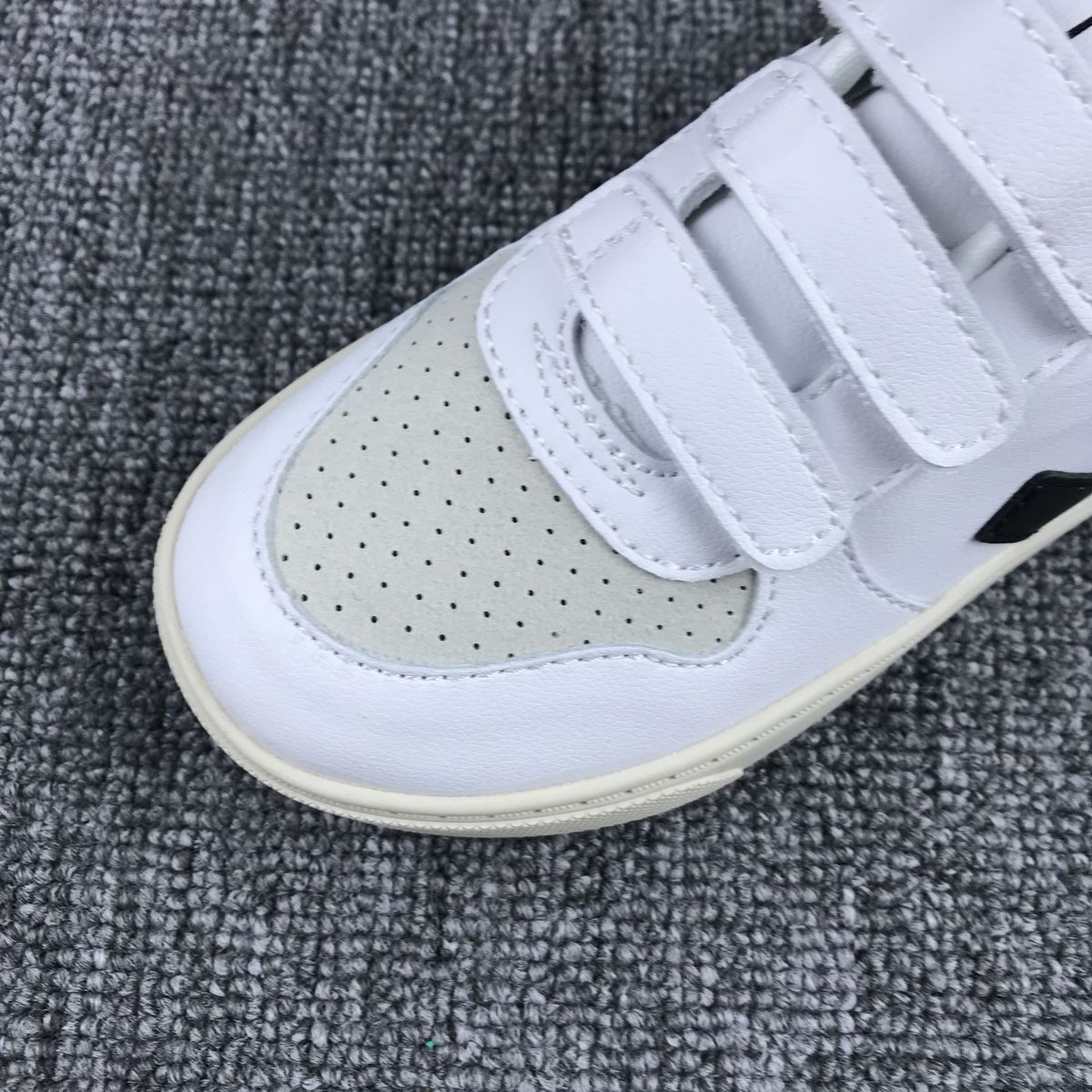 V      $44     ID:8706 gallery