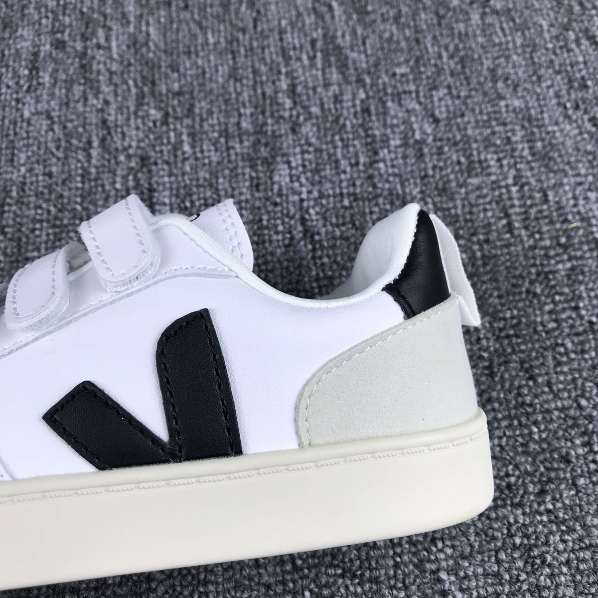 V      $44     ID:8706 gallery