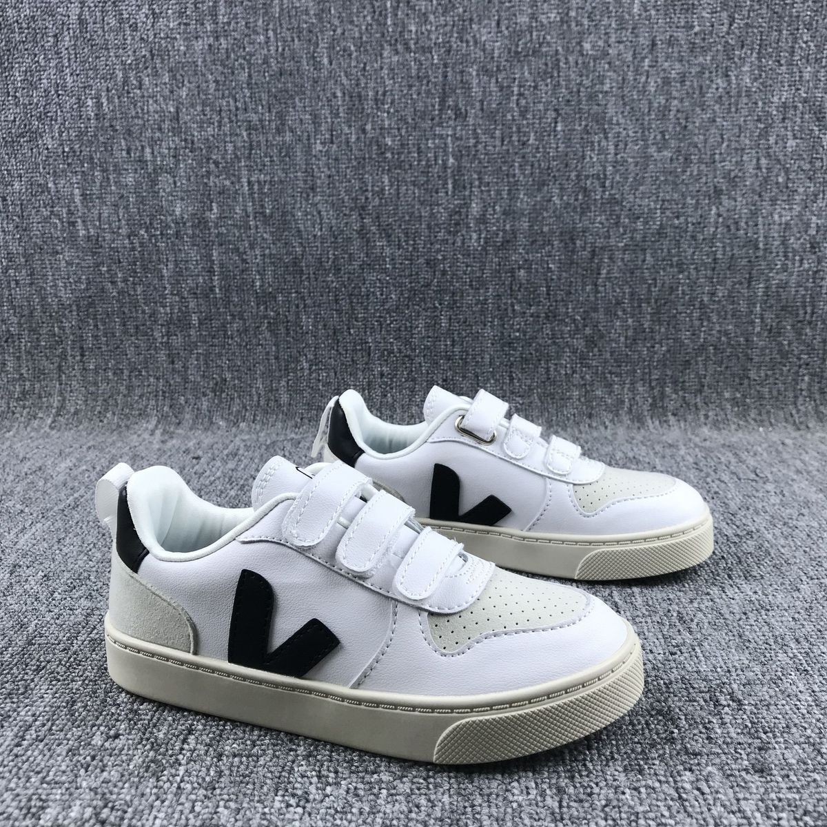 V      $44     ID:8706 gallery