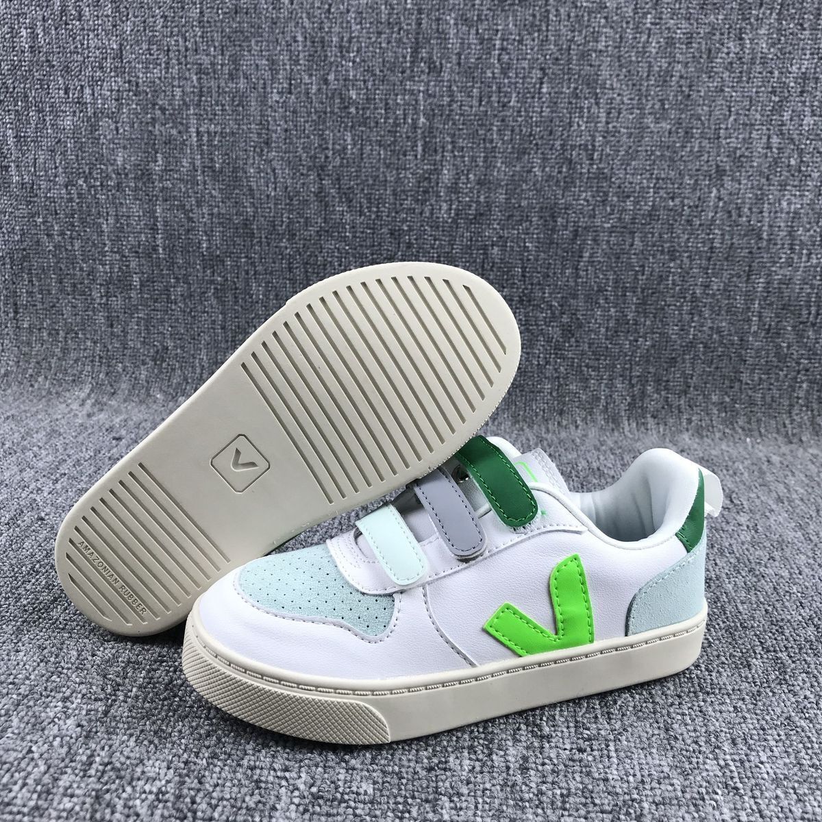 V      $44     ID:8706 gallery