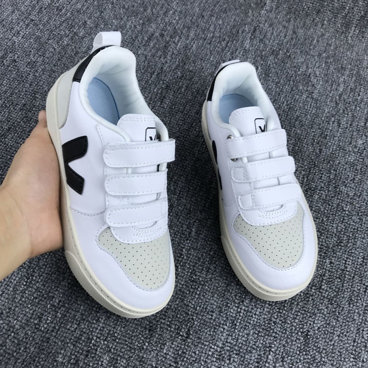 V      $44     ID:8706 gallery