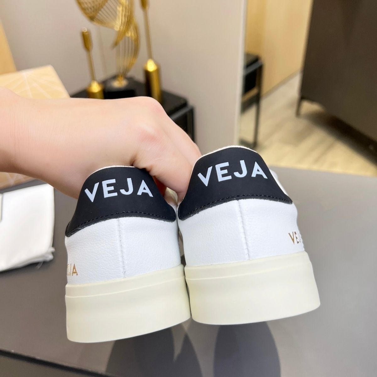 VEJA     $62     ID:8700 gallery