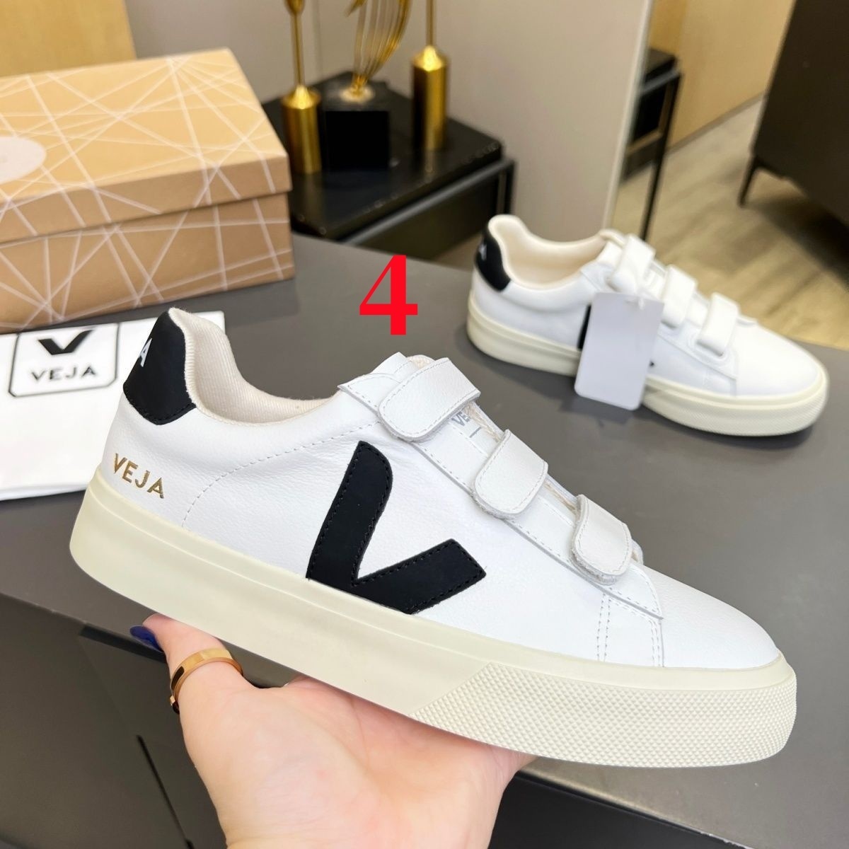 VEJA     $62     ID:8700 gallery