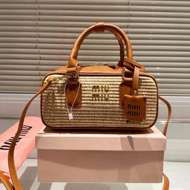 miumiu      $48       ID:8279 gallery