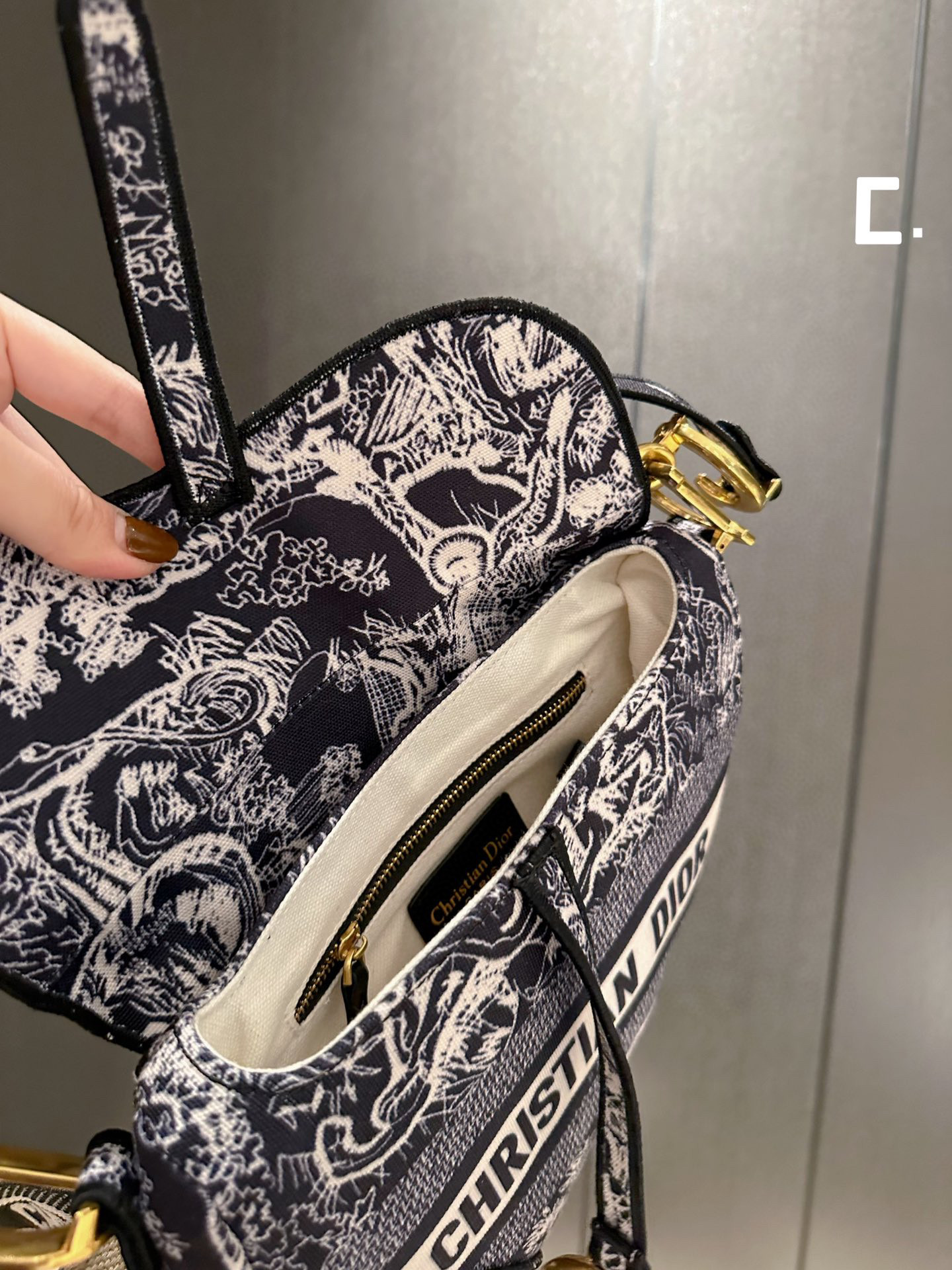 $75 code:11205 gallery