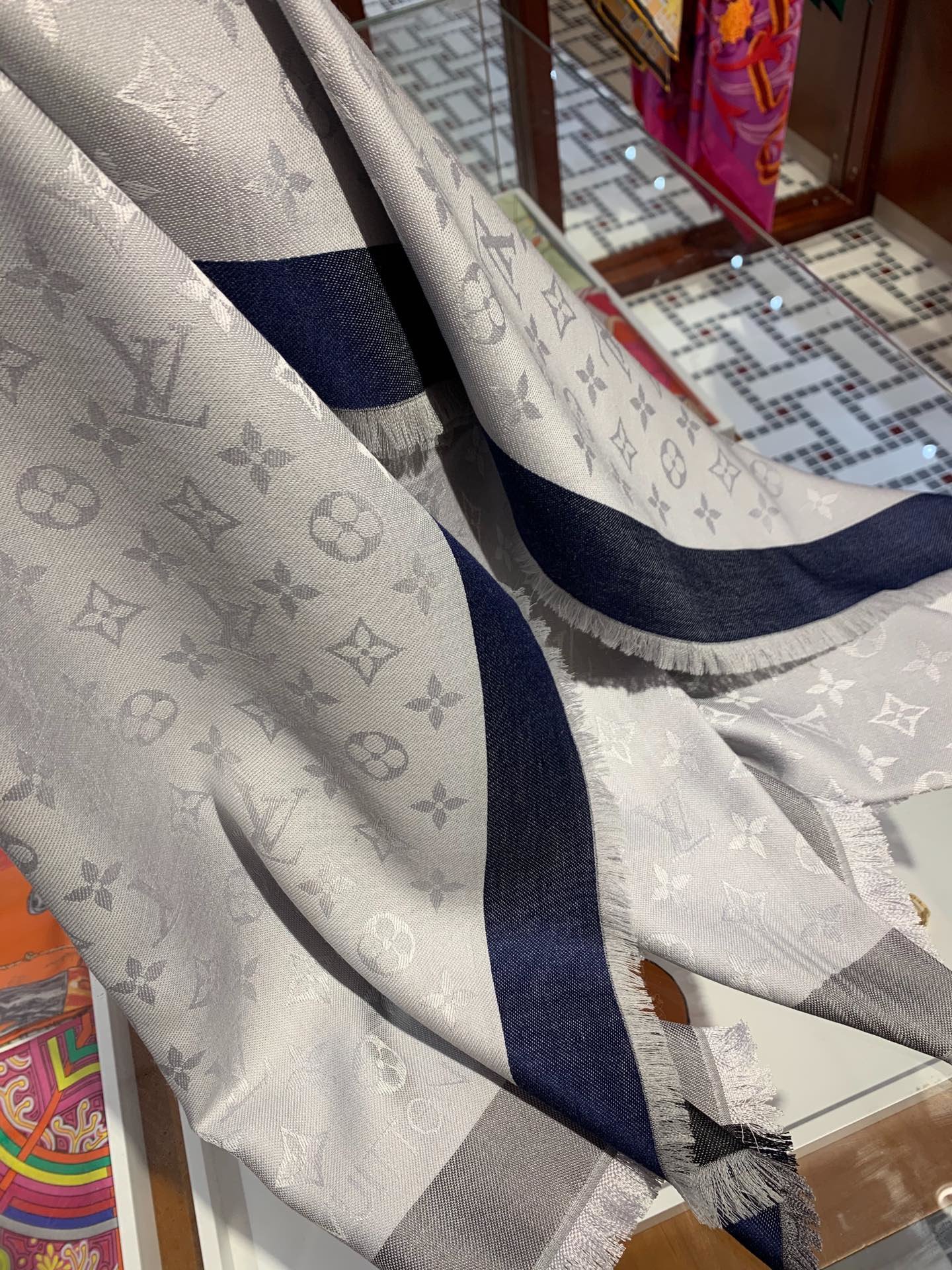 00014  $25 gallery