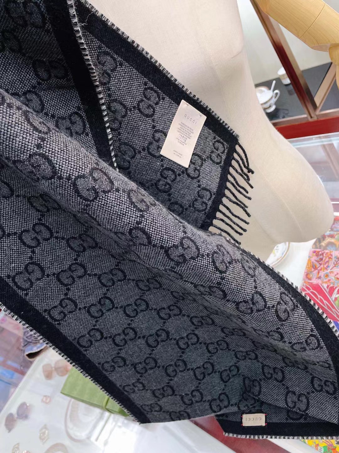 00015  $28 gallery