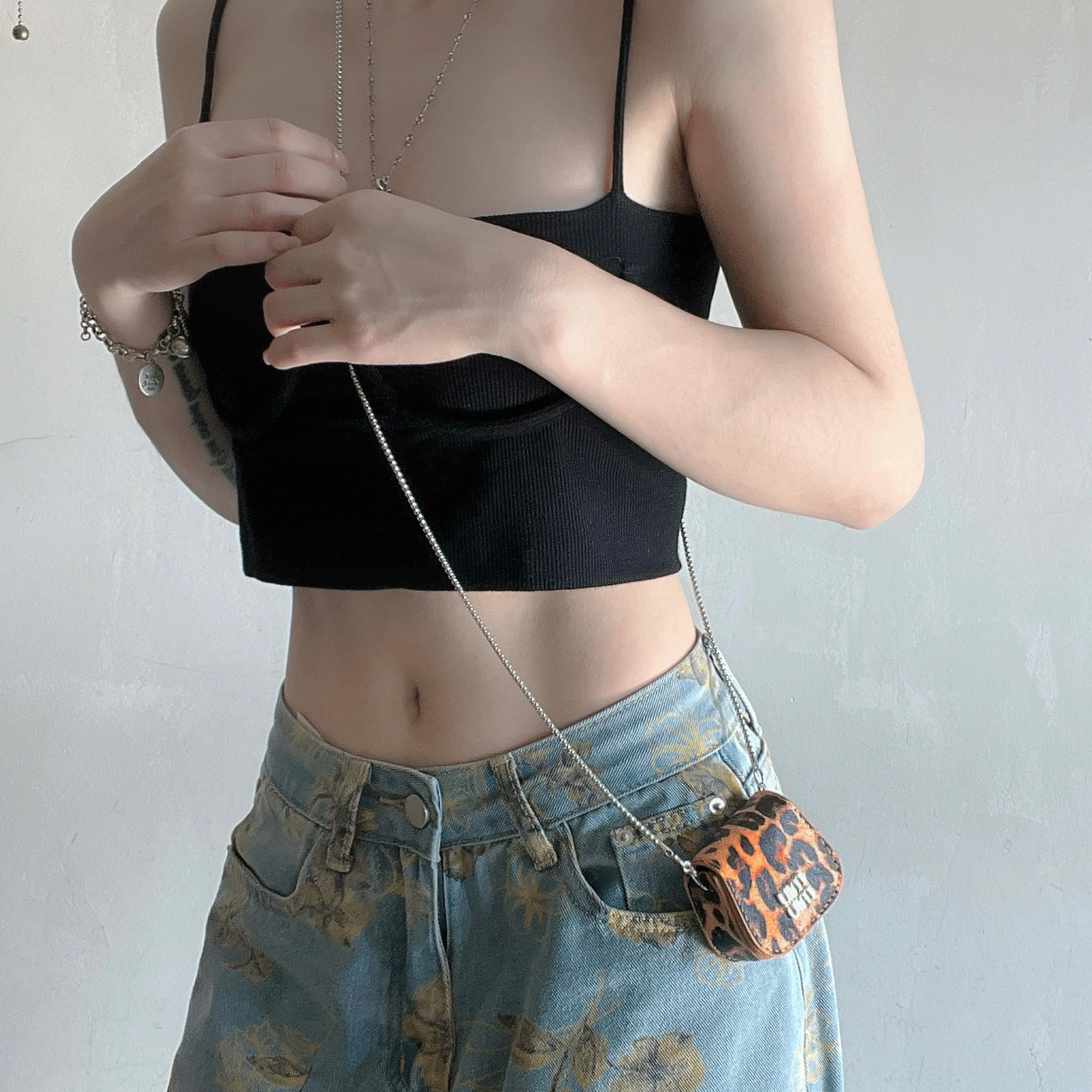 00022  $18 gallery