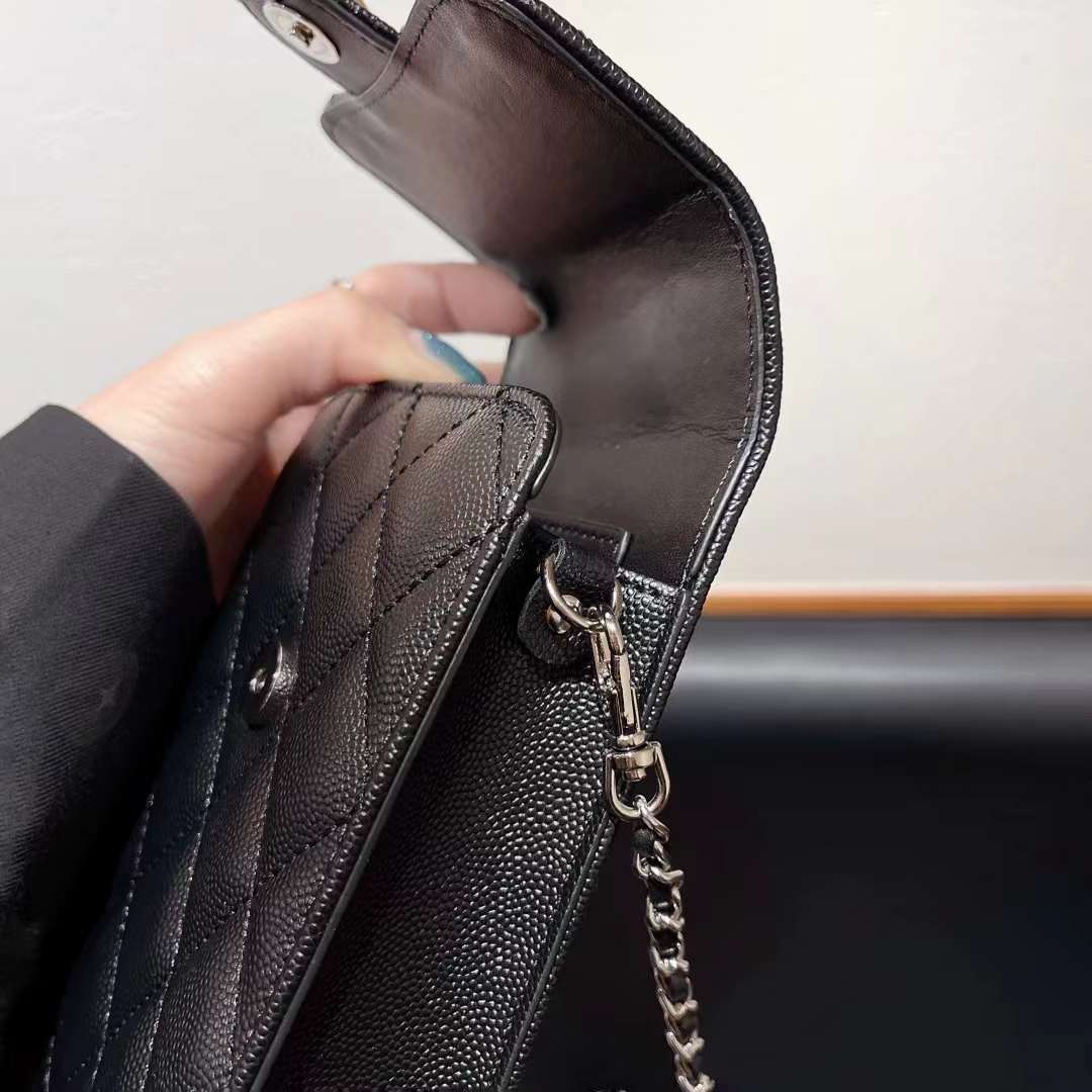 00026  $29 Dior gallery