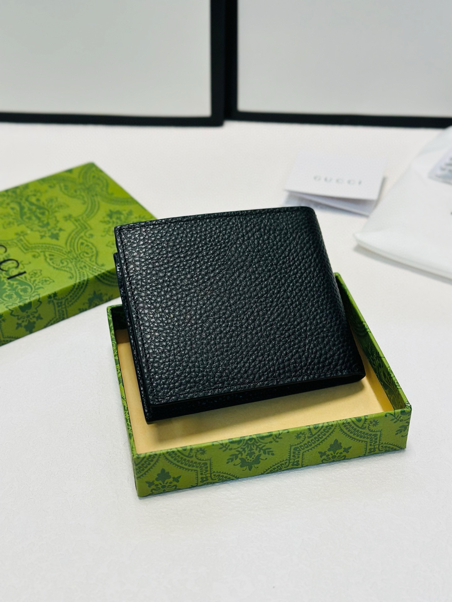 0014 38$ Gucci counter style gallery