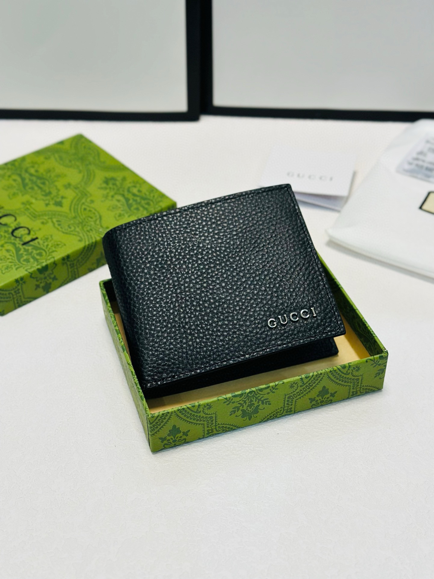 0014 38$ Gucci counter style gallery