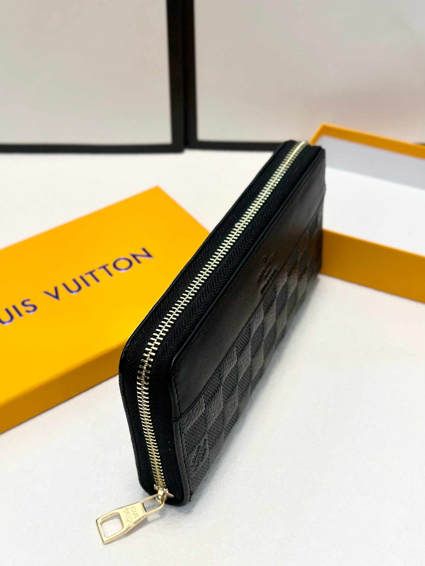 0016 40$ LV new men's handbag gallery