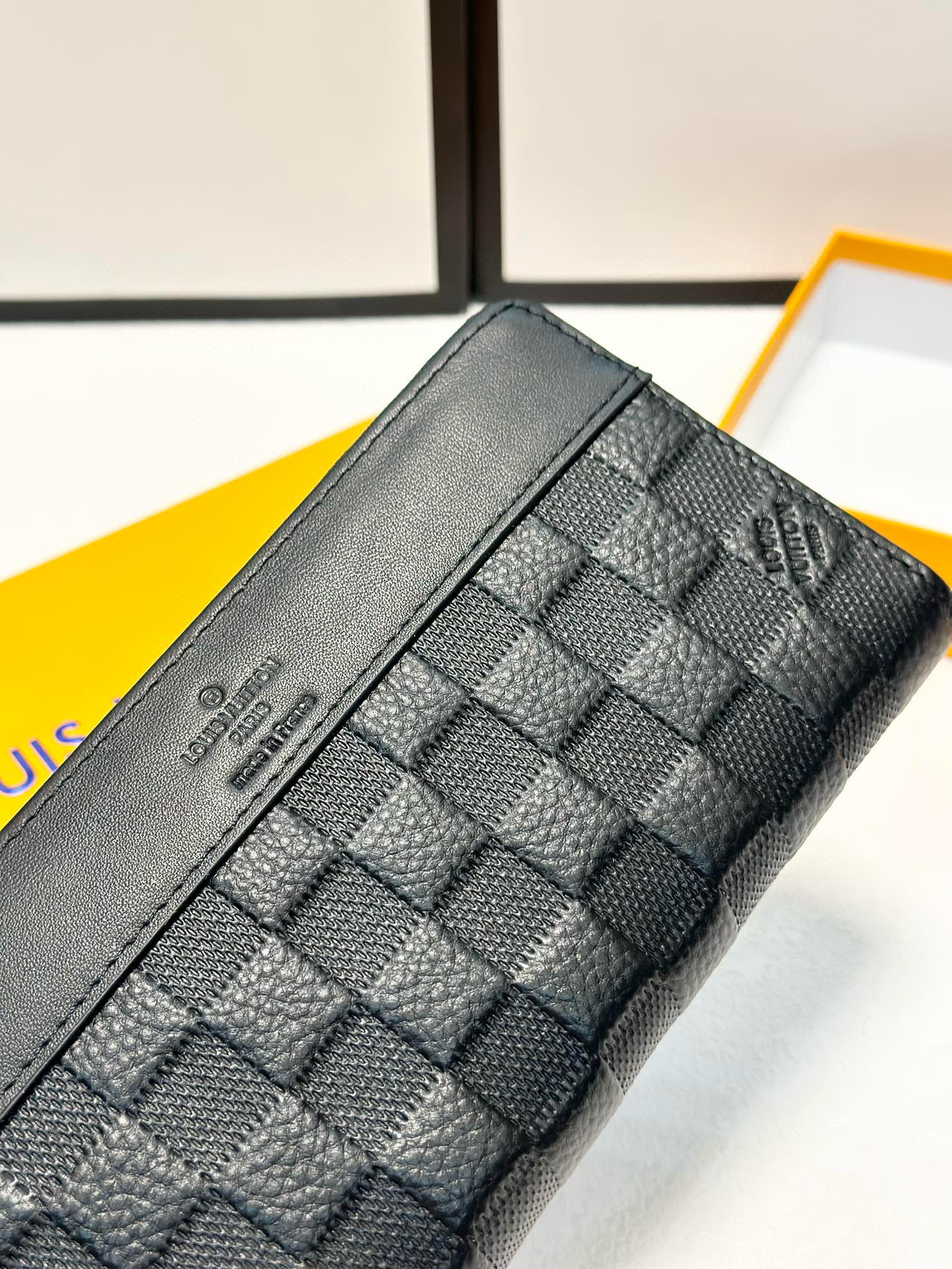0016 40$ LV new men's handbag gallery