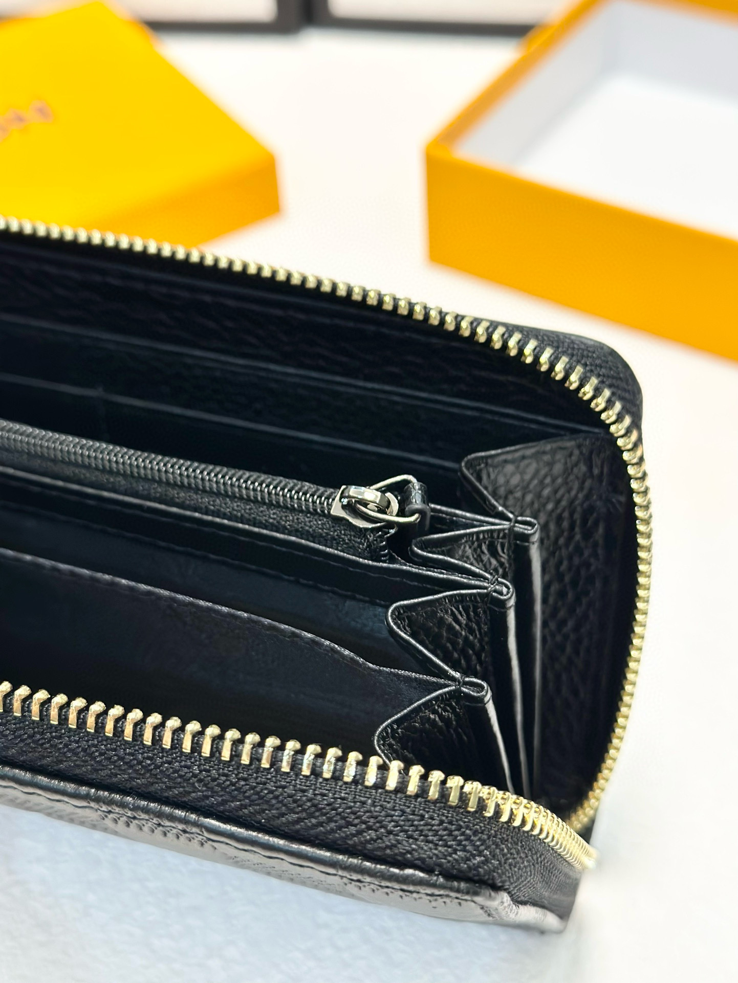 0016 40$ LV new men's handbag gallery