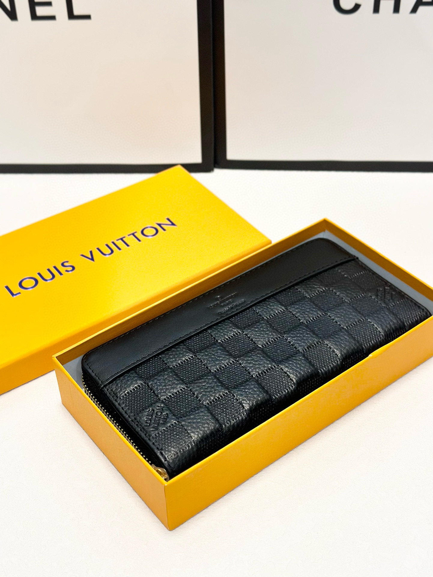 0016 40$ LV new men's handbag gallery