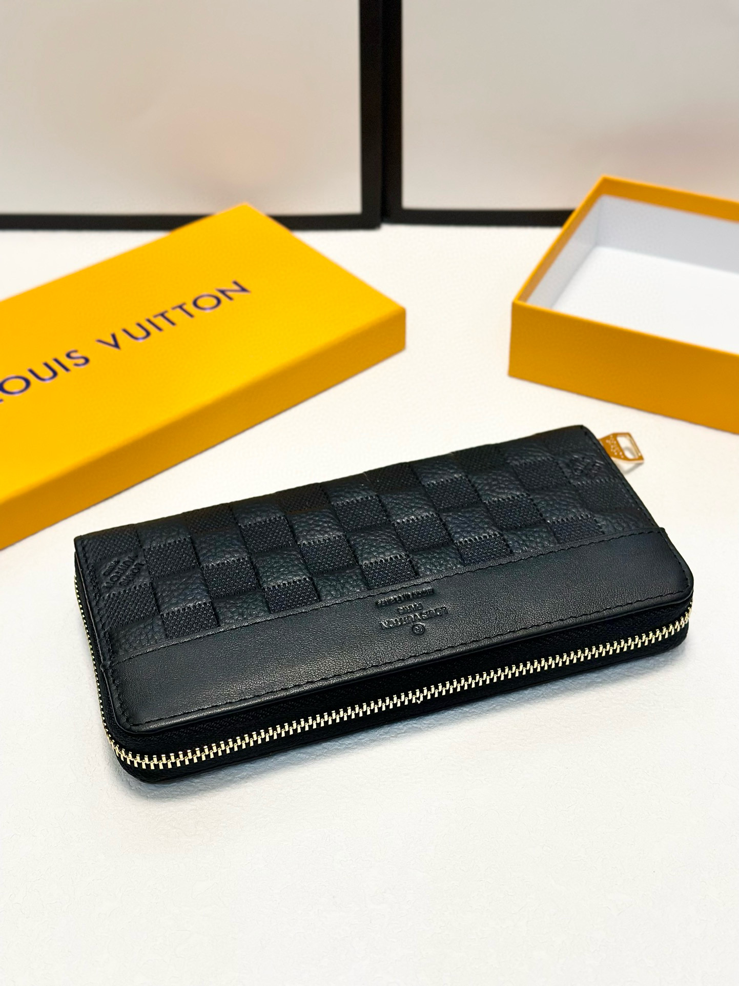 0016 40$ LV new men's handbag gallery