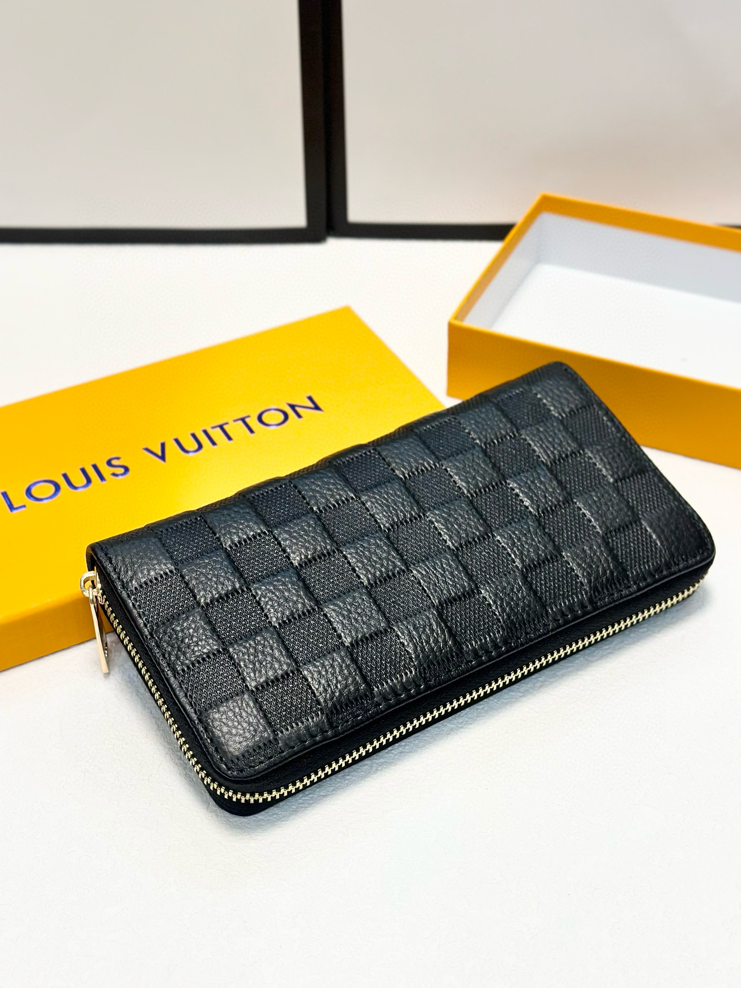 0016 40$ LV new men's handbag gallery