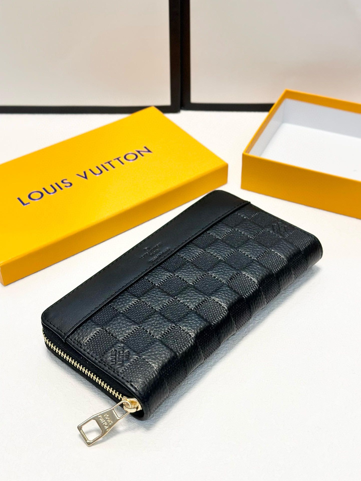 0016 40$ LV new men's handbag gallery
