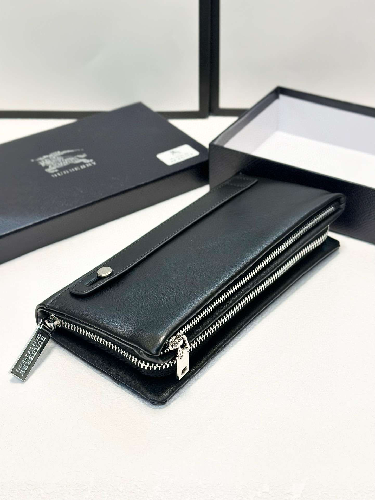 0017 45$ Burberry New gallery