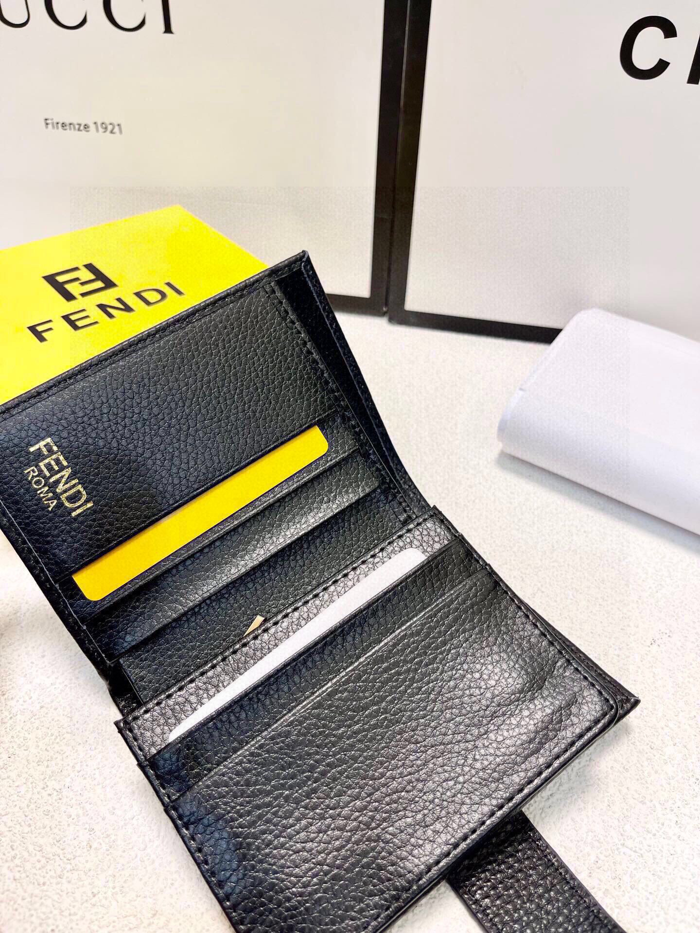 0021 38$ Fendi Short Wallet gallery